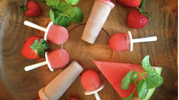 Strawberry kale pops