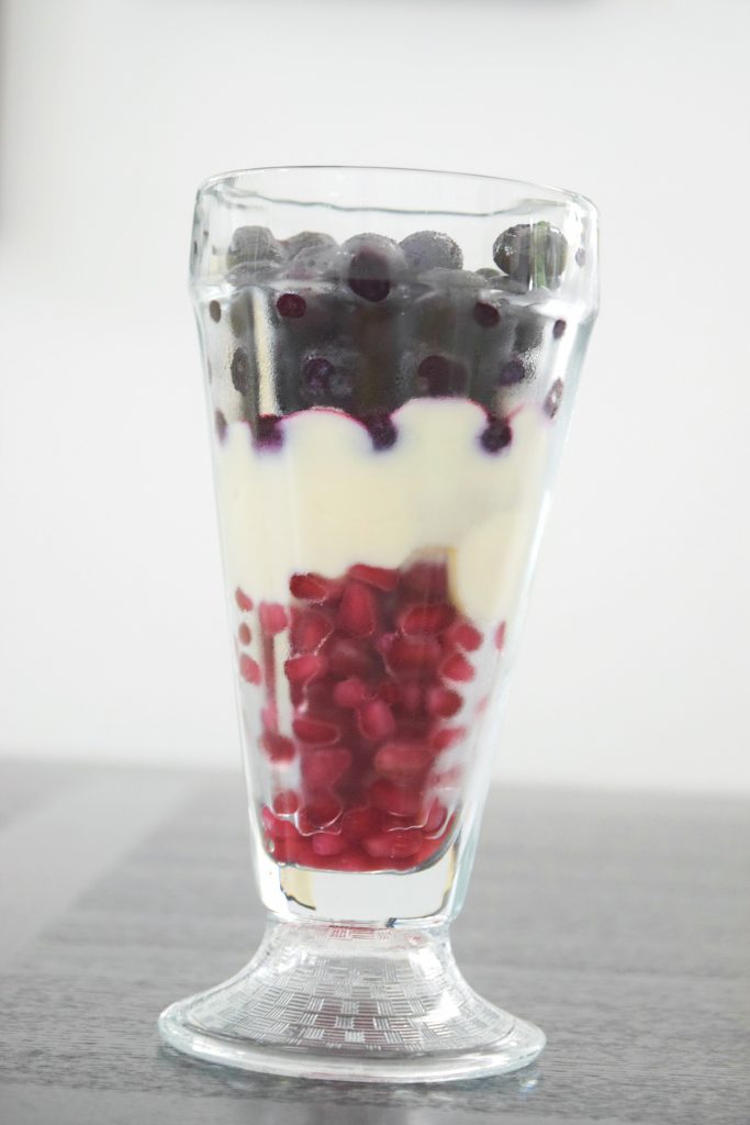 Frozen-Yogurt-Pomegranate-Blueberry