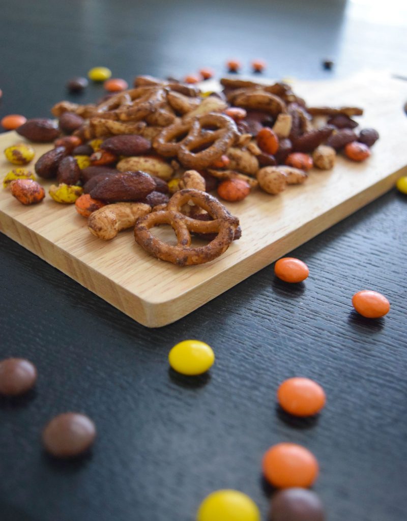 Pumpkin-Spice-Trail-Mix-Snack-1