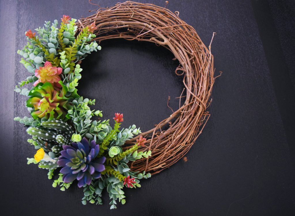 Succulent-wreath-diy-summer