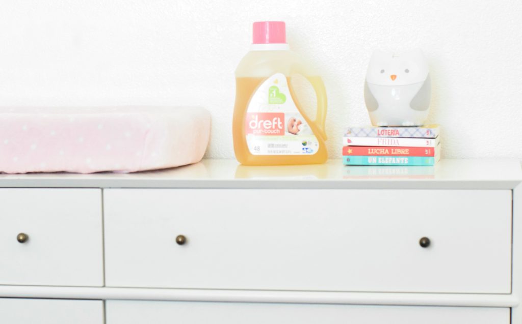 holding onto the baby smell baby detergent-Dreft Purtouch-the mother overload-baby detergent