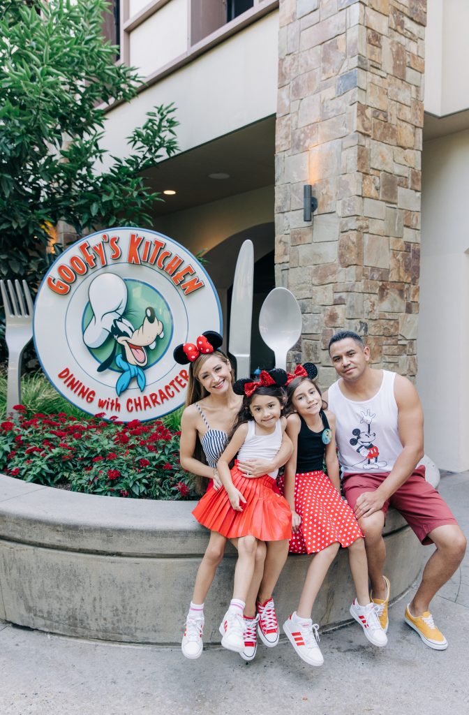 Goofy's Kitchen 2021 - Reasons to stay at Disneyland Hotel 2021 Celebrate a birthday 