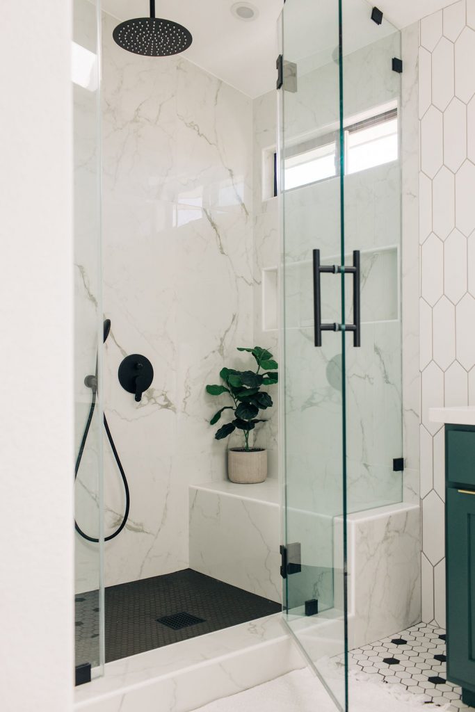 5 Amazing Small Bathroom Renovation Ideas - Primary Bathroom - Home renovation bathroom tips - Bright and airy Bathroom Ideas
