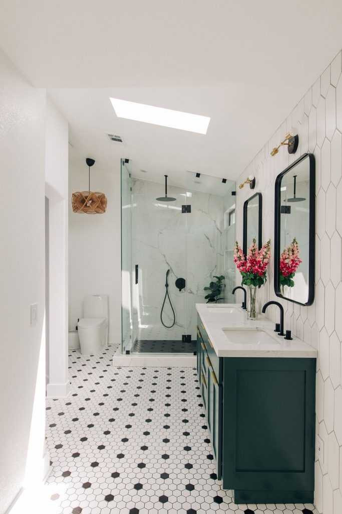 5 Amazing Small Bathroom Renovation Ideas - Primary Bathroom - Home renovation bathroom tips - Bright and airy Bathroom Ideas